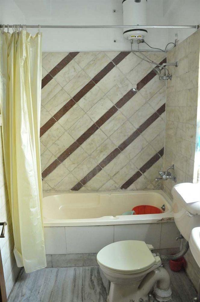 Hotel Heera International Calcutta Buitenkant foto