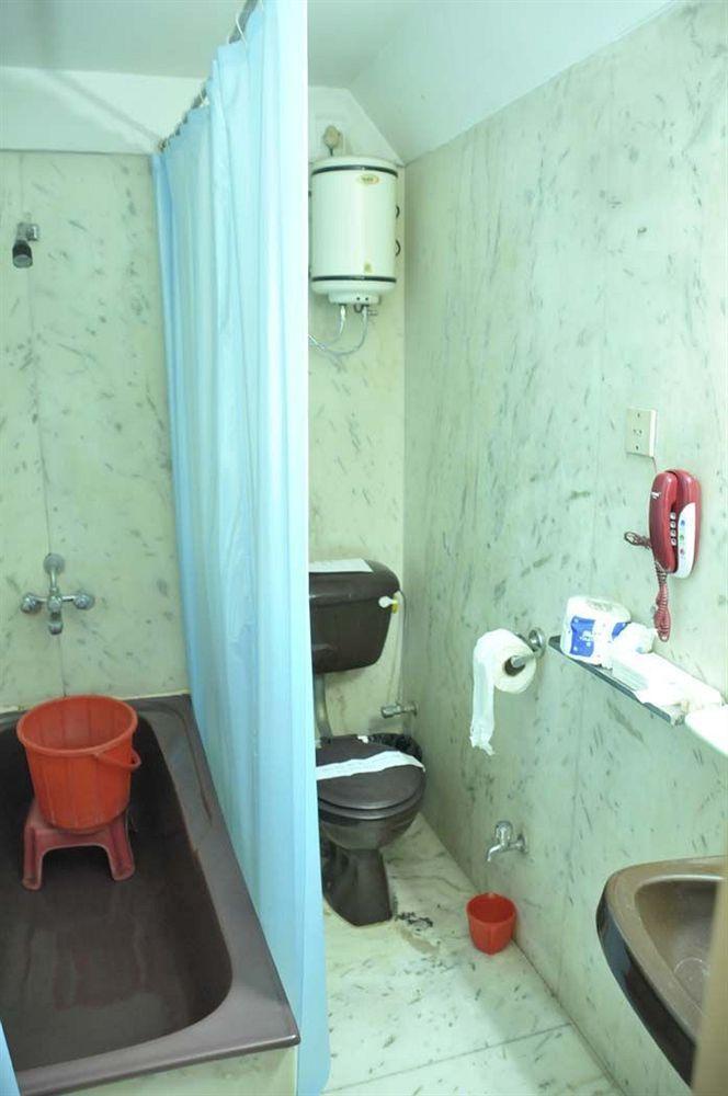 Hotel Heera International Calcutta Buitenkant foto