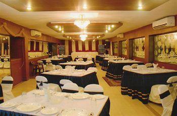 Hotel Heera International Calcutta Buitenkant foto