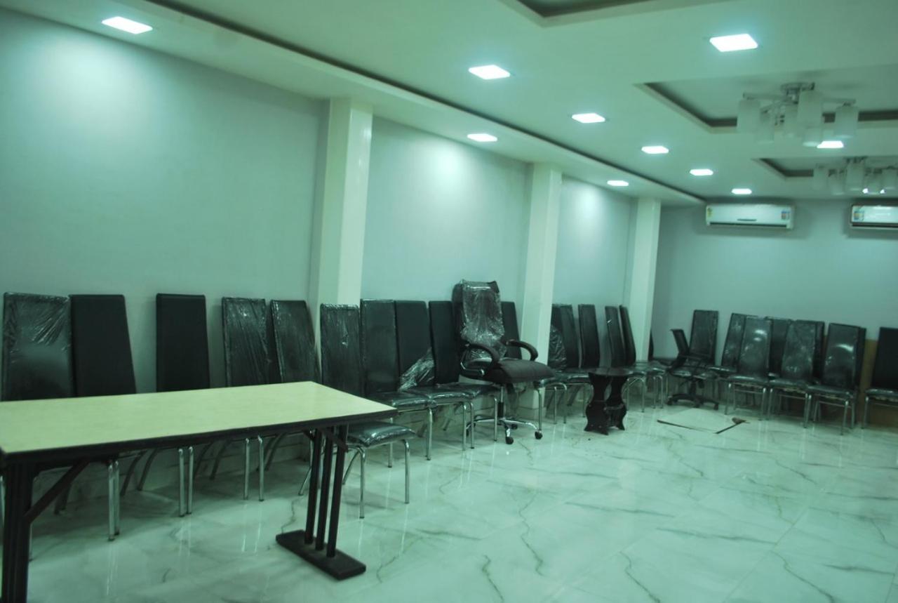 Hotel Heera International Calcutta Buitenkant foto