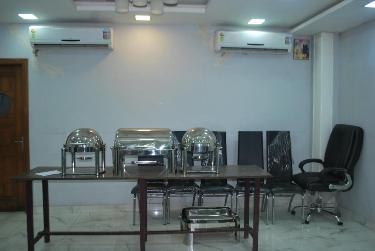 Hotel Heera International Calcutta Buitenkant foto